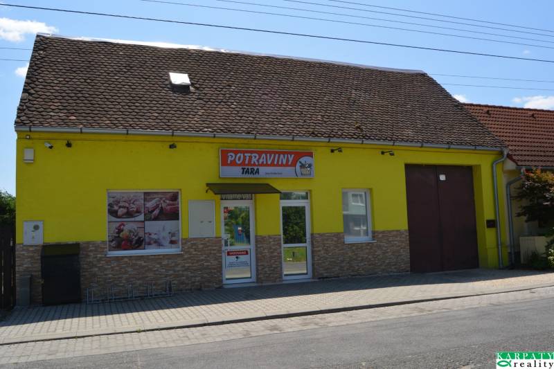Geschäftsräume in Borský Svätý Jur mit der Aufschrift 