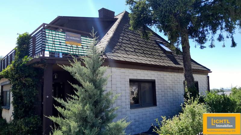 Einfamilienhaus in Hundsheim mit Schrägdach und Terrasse zu verkaufen.