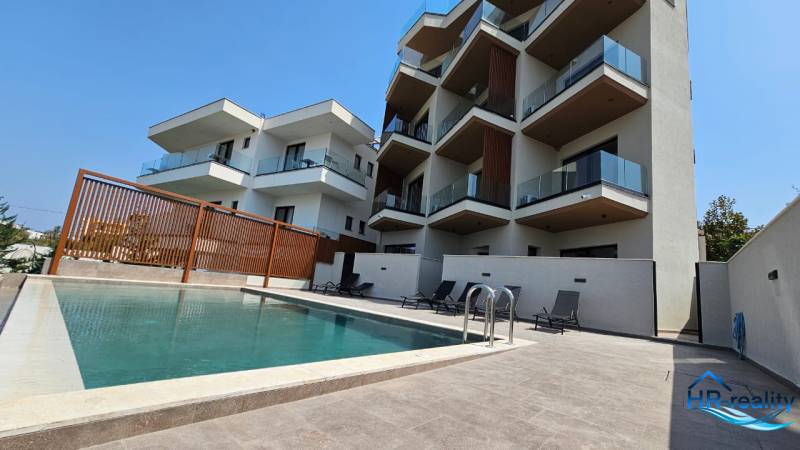 Ferienwohnung in Ksamil mit Pool und großer Terrasse zum Entspannen.