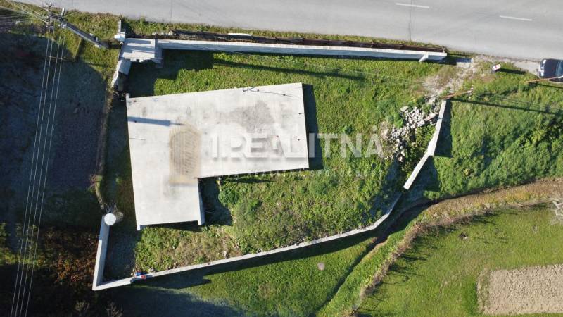 Baugrundstück für Wohnzwecke in der Straße 8 in Lukavica.
