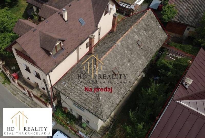 Einfamilienhaus zum Verkauf in der Straße Bod Bánošom in Banská Bystrica, umgeben von Grün.
