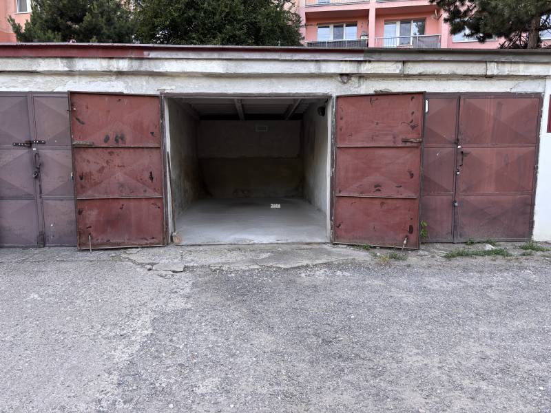 Alte Garagen auf der Považská-Straße in Košice, Stadtteil Západ, wurden geöffnet.