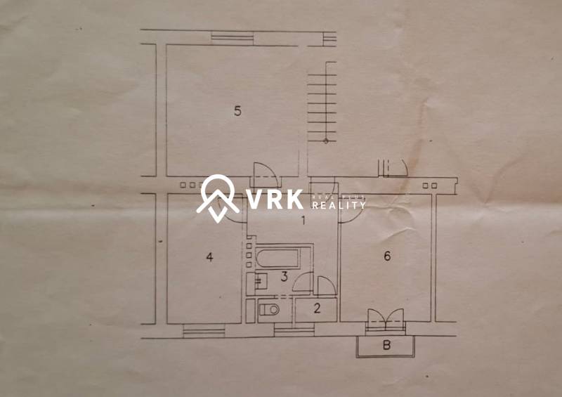 Grundriss einer 2-Zimmer-Wohnung mit Räumen und Balkon, ideal zum Wohnen.