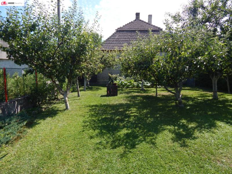 Ein Garten mit Obstbäumen bei der Hütte in Klížska Nemá.