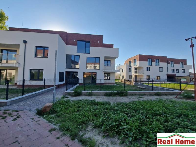 Neubauten in der Vtáčia-Straße in Senec bieten stilvolles Wohnen in einer 3-Zimmer-Wohnung.