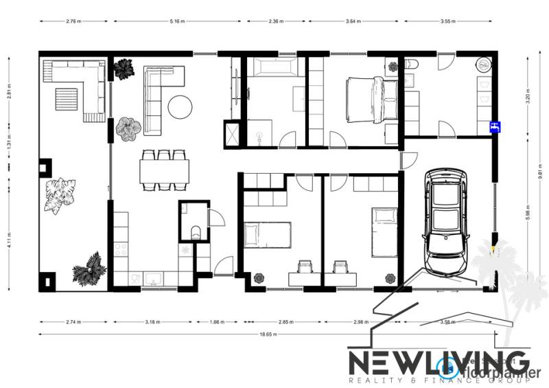 Grundriss im Einfamilienhaus: Wohnzimmer, Küche, drei Schlafzimmer, Badezimmer und Garage.