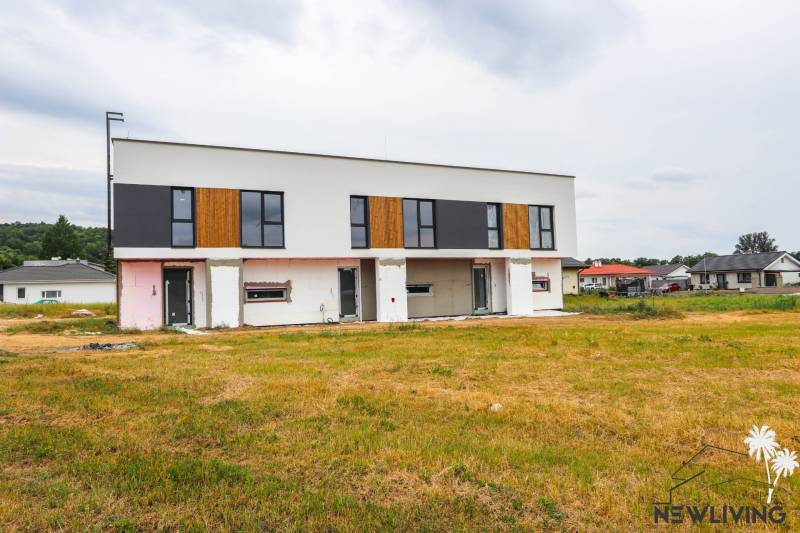 Ein Einfamilienhaus in Piešťany im Bau auf einem geräumigen Grundstück.
