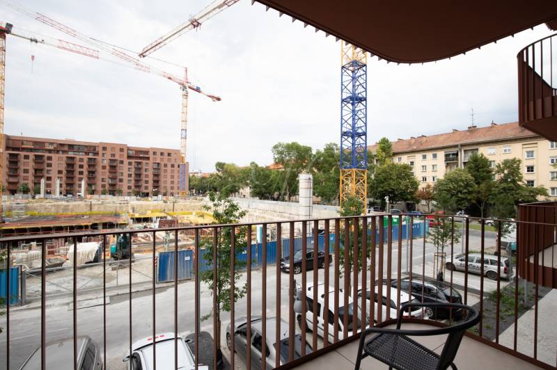 Baustelle mit Drehscheiben in der Košická Straße in Bratislava - Ružinov, aus der Sicht vom Balkon.