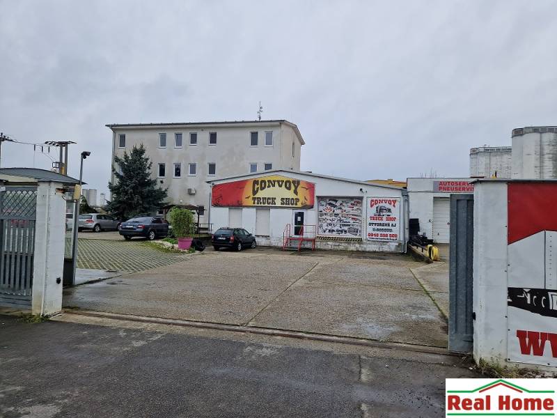 Gebäude Convoy Truck Shop in der Šamorínska-Straße, umgeben von geparkten Autos bei Lager und Hallen.