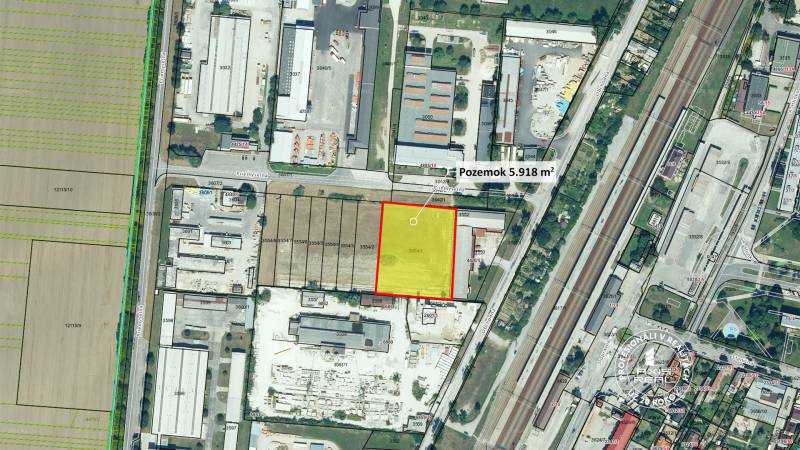 Luftaufnahme von Gewerbegrundstücken im Bereich der Priemyselna-Straße in Piešťany.