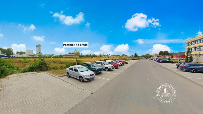 Parkplatz neben einem Gewerbegrundstück in der Priemyselna-Straße in Piešťany.