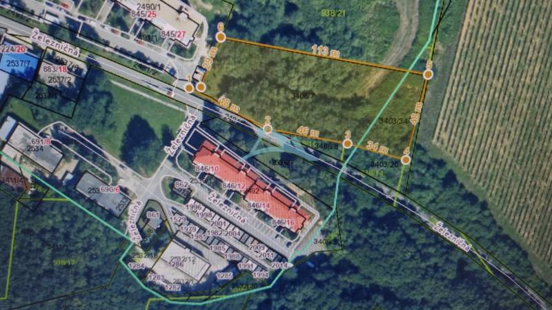 Luftaufnahme von Grundstücken - Gewerbe an der Eisenbahnstraße in der Stadt Veľký Krtíš.