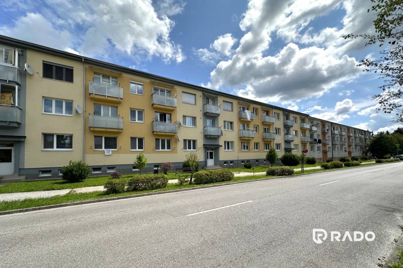Wohngebäude in der Straße Obrancov mieru in Púchov, einschließlich einer 2-Zimmer-Wohnung.
