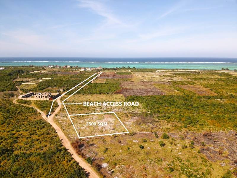 Luftaufnahme von Entwicklungsgrundstücken in Makunduchi, Unguja South, mit Zugang zum Strand.