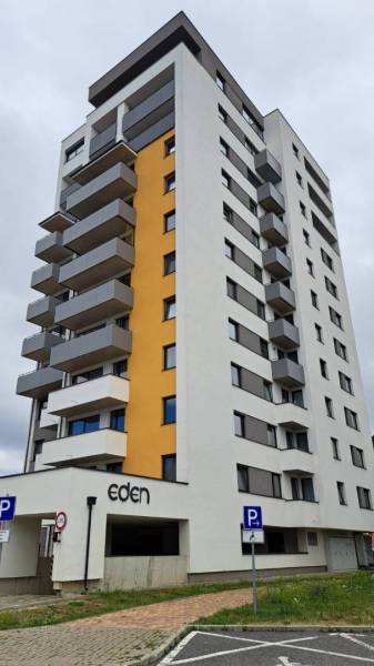 Hochhaus mit der Aufschrift 