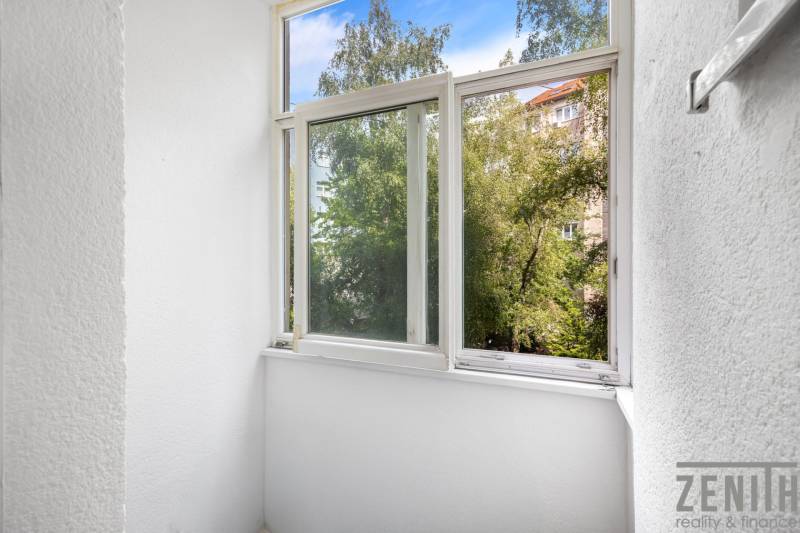 Die Fenster in der 3-Zimmer-Wohnung bieten einen Blick ins Grüne.