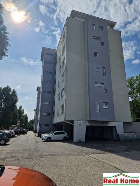 Wohnhaus an der Vrakunská-Straße in Bratislava - Ružinov, Angebot einer 2-Zimmer-Wohnung.