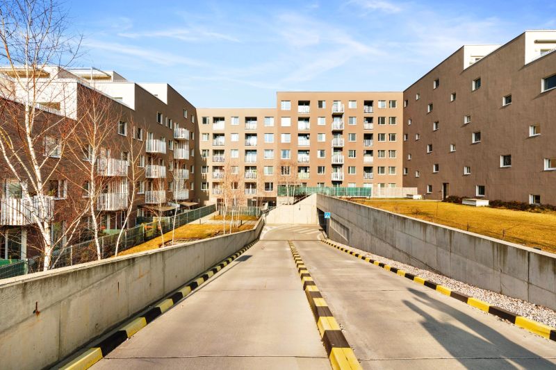 Wohnkomplex in der Vukovarská-Straße, geeignet für eine 3-Zimmer-Wohnung, mit Zufahrtsstraße.