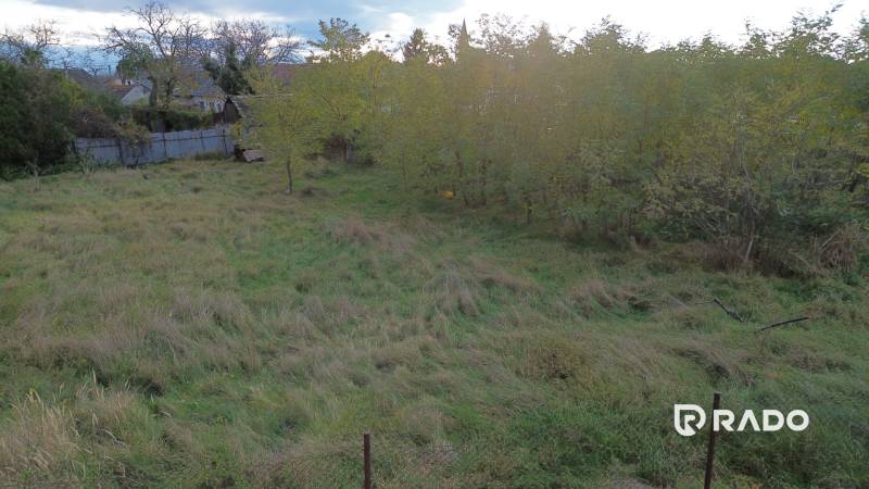 Grünflächen und Bäume in Gajary auf Grundstücken, die sich zum Wohnen eignen.