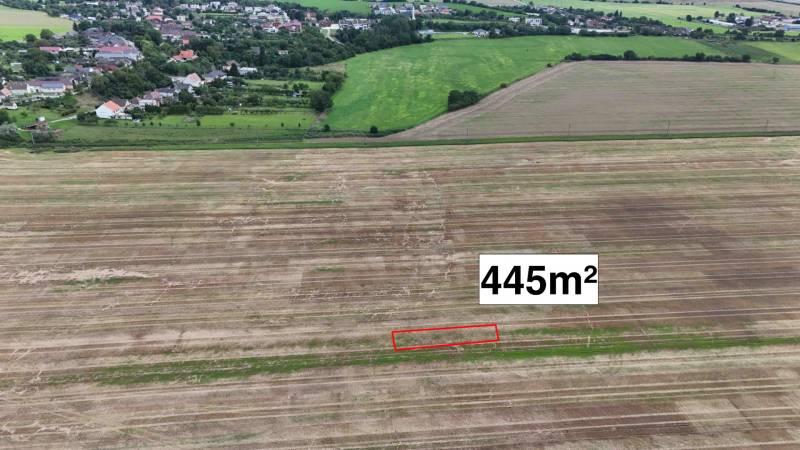 Landwirtschaftliche und forstwirtschaftliche Grundstücke in Nové Mesto nad Váhom mit hervorgehobenem Grundstück von 445 m².