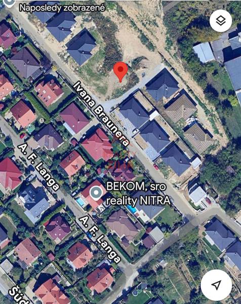 Luftaufnahme von Einfamilienhäusern in Nitra in der Ivana Braunera Straße.