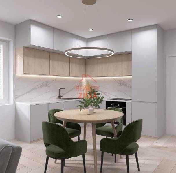 Küche in einem Einfamilienhaus, mit Marmorverkleidung, grünen Stühlen und einem Boden in Holzoptik.