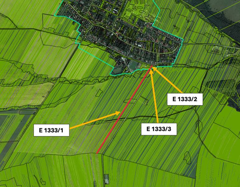 Ansicht von landwirtschaftlichen und forstwirtschaftlichen Flächen bei Štrba mit eingezeichneten Parzellen.