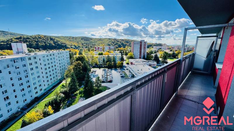Blick vom Balkon in einer Einzimmerwohnung in der Nádražná-Straße in Partizánske.