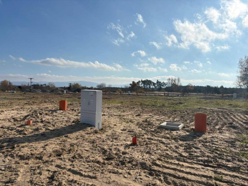 Grundstücke - Wohnen in Studienka in der Straße Pod Borovicou mit Versorgungsleitungen.