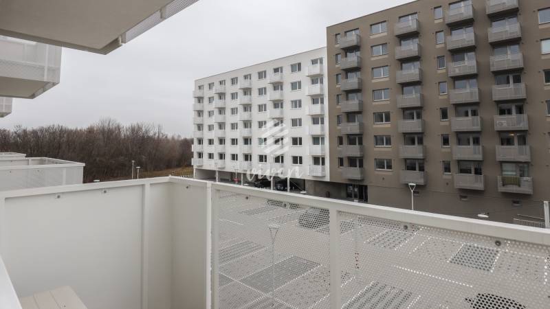 Blick vom Balkon auf Wohngebäude in der Ivánska cesta, Bratislava - Ružinov.