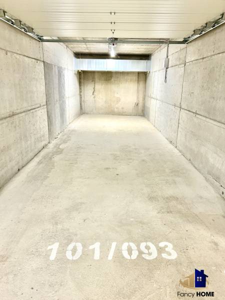 Betongarage in der Karpatská-Straße in Poprad mit der Nummer 101/093.