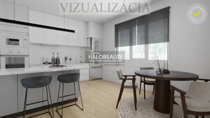 Küche in einem Einfamilienhaus mit Insel, Esstisch und Boden mit Holzdekor.