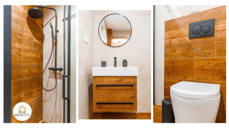 Modernes Badezimmer mit Holzdekorboden in einer Einzimmerwohnung.