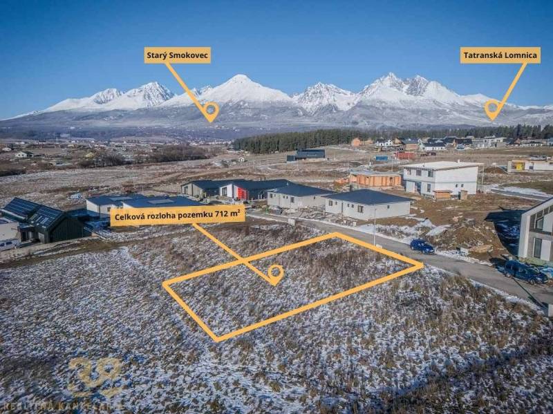 Winterlandschaft in Mlynica mit Grundstücken zum Wohnen, mit Panoramablick auf die Berge.