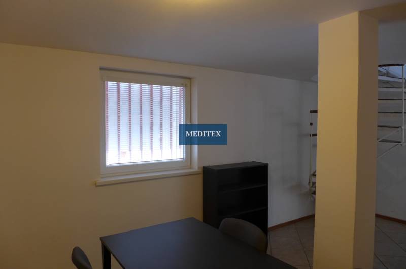 Ospravedlňujem sa, ale potrebujem vedieť, čo presne chcete preložiť do nemčiny. Mohli by ste mi poskytnúť text, ktorý chcete preložiť?