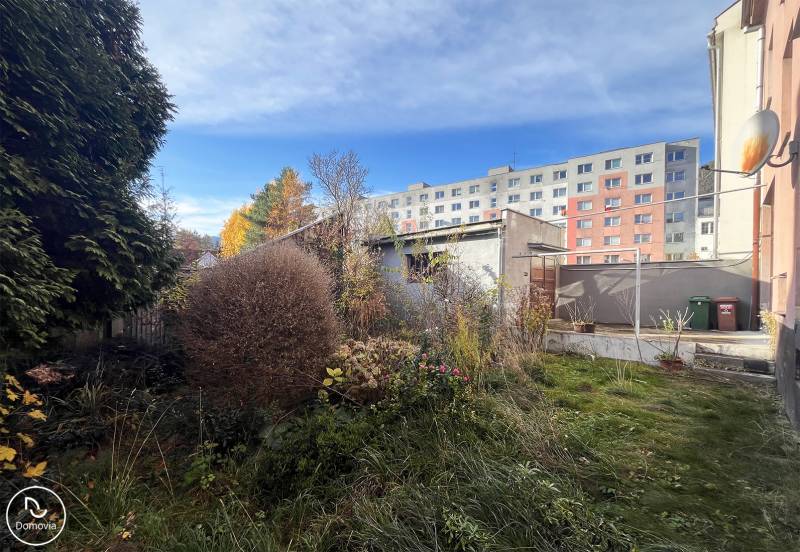 Garten bei einer 5- oder mehr-Zimmer-Wohnung in der Medveckého Straße in Ružomberok.