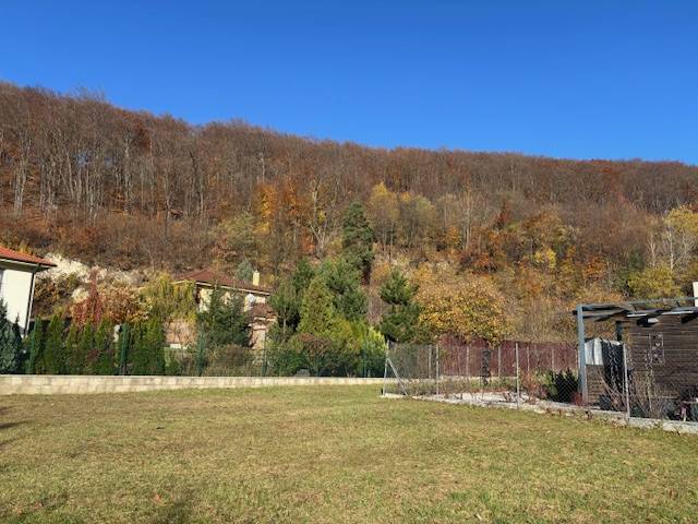 Grasgrundstück am Waldrand in der Karpatská-Straße in Marianka, geeignet zum Wohnen.