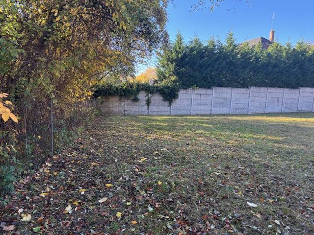 Grünes Grundstück in der Karpatská-Straße in Marianka, geeignet für Wohnzwecke.