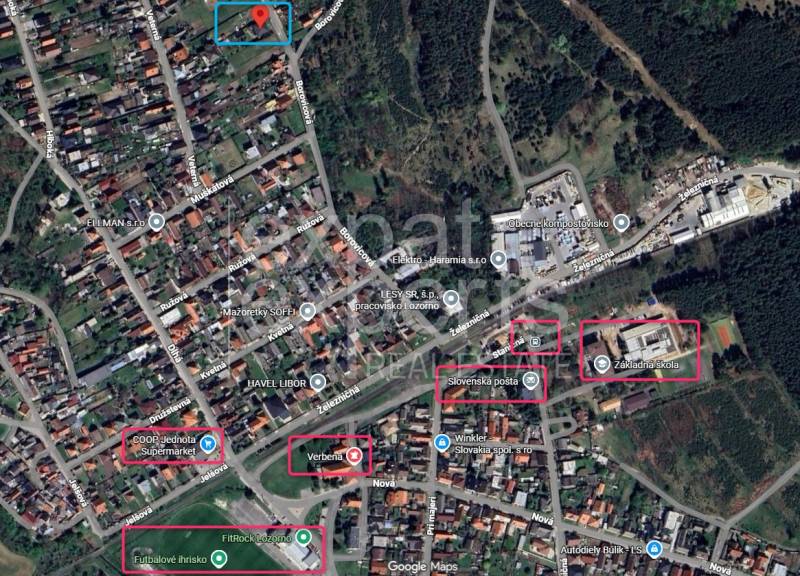 Luftaufnahme von Lozorno, der Borovicová-Straße und der Umgebung, die zum Wohnen bestimmt ist.