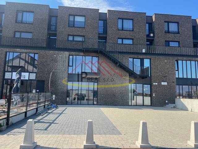 Außenansicht des Wohnkomplexes in Bratislava - Jarovce am Platz bei der Sýpka.