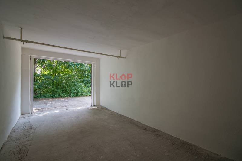 Pozrite si 17m², ZREKONŠTRUOVANÚ garáž, pri nemocnici Kramáre