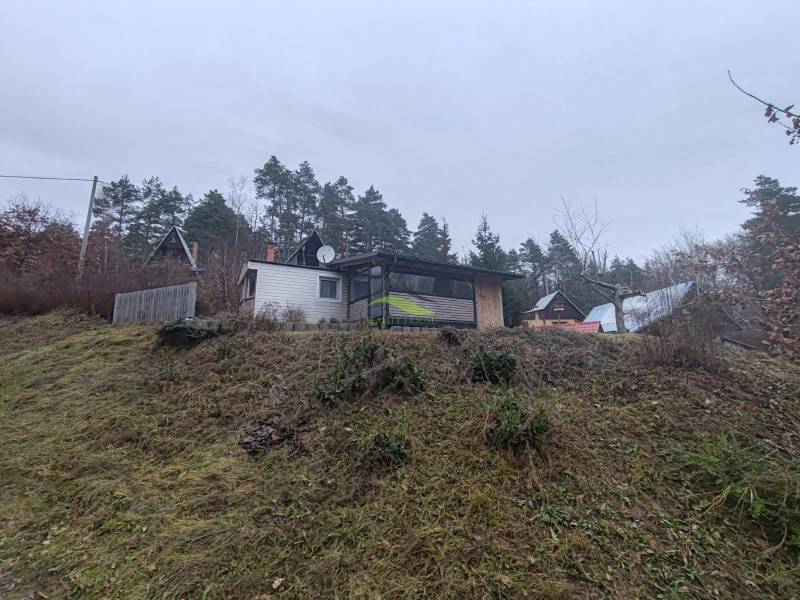 Ein Chalet am Hang, umgeben von Natur, in der Hauptstraße in Nová Kelča.