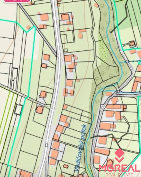 Karte der Wohnbaugrundstücke in Horný Vadičov, einschließlich des Vodický-Bachs und der Zufahrtsstraßen.