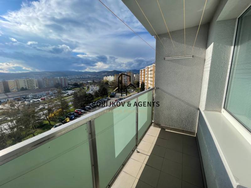 Blick vom Balkon einer 3-Zimmer-Wohnung in der Fábryho-Straße in Košice, Stadtteil Dargovských Helden.