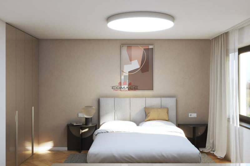 Auf der Straße Špačince, ein Einfamilienhaus mit einem hellen Schlafzimmer, einem Bett, einem Fenster und einem Bild.