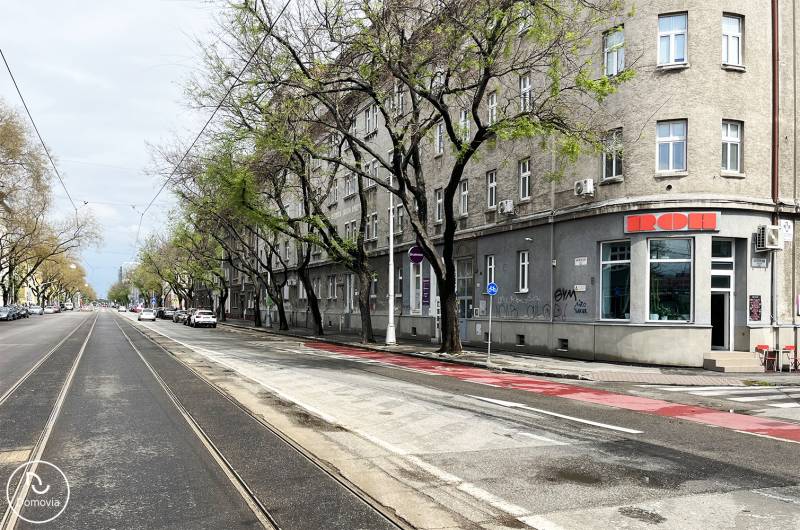 Die historische Architektur in der Vajnorská-Straße bietet Möglichkeiten für eine 2-Zimmer-Wohnung.
