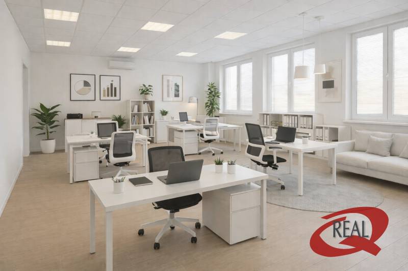 Büros mit Holzboden, Schreibtischen, Stühlen und Pflanzen.