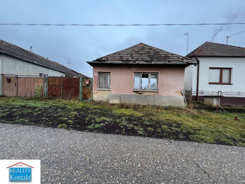 Ein Einfamilienhaus in Dubník in der Straße Dubník bietet Grundstücke zum Wohnen an.