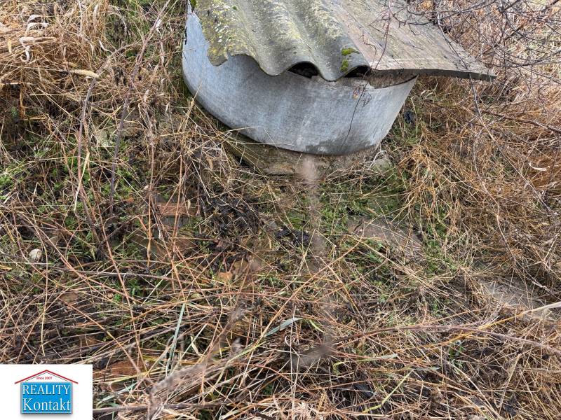 Verwachsenes Gelände mit einem Metalldeckel in Dubník in der Straße Dubník, geeignet für Grundstücke - Wohnen.