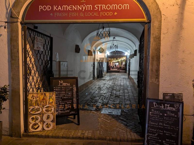 Bratislava - Historisches Zentrum auf der Sedlárska, Gastronomiebetriebe mit einem Angebot an Speisen und Getränken.